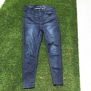 American Eagle high rise jeans. Super Stretch